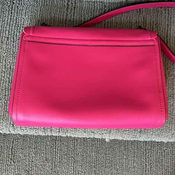 Kate Spade  Scalloped front flap  shoulder bag  Bright pink  Gold tone HW Turn L - Picture 14 of 15